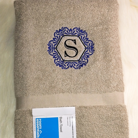 Embroidered Towel Set - Picture 3 of 4